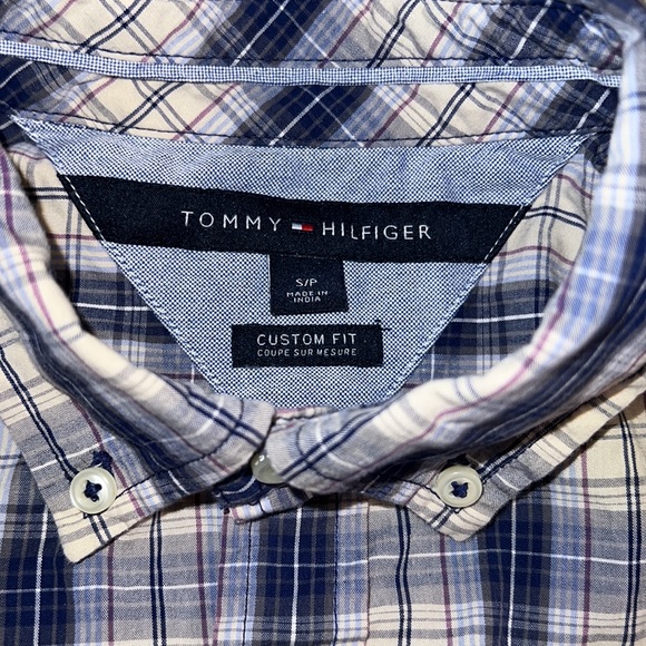**BOGO DEAL**Tommy Hilfiger Collared Button Down - Picture 7 of 8